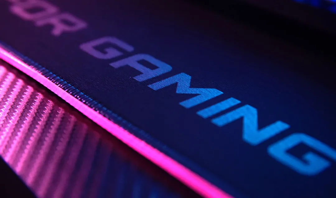 Cómo limpiar una alfombrilla gamer con luces RGB